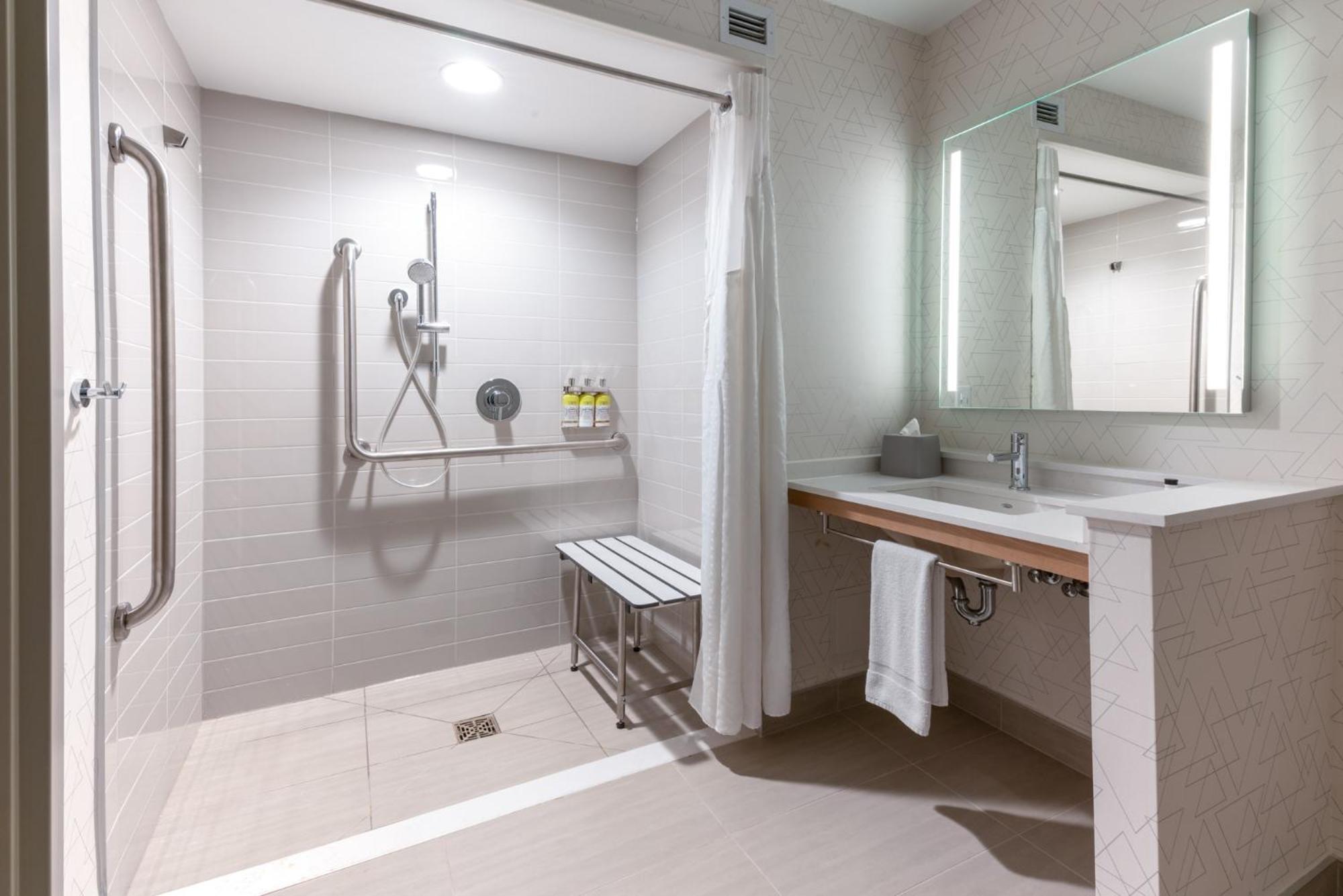 Holiday Inn Express & Suites Vaughan-Southwest By Ihg Екстер'єр фото